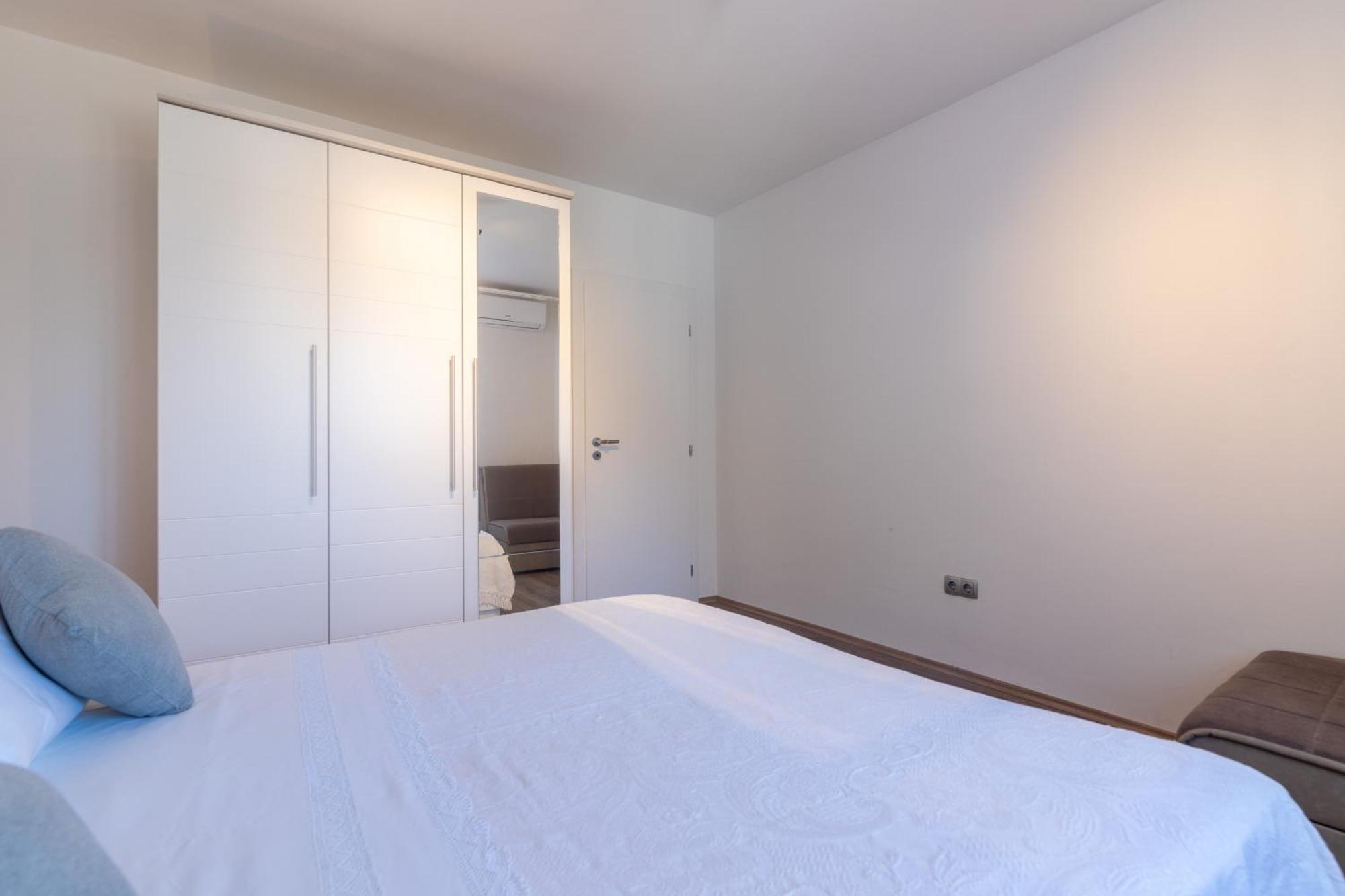 Apartments With A Parking Space Ivan Dolac, Hvar - 15784 Стая снимка