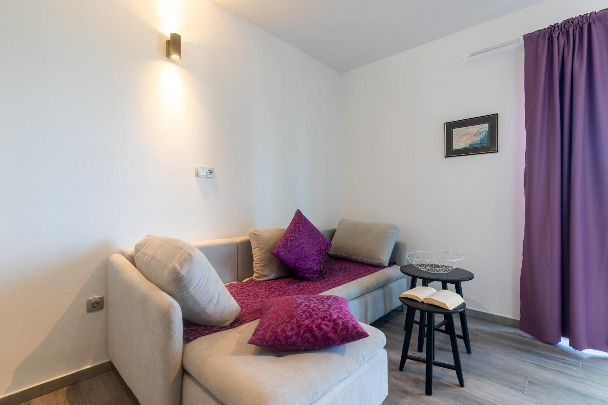 Apartments With A Parking Space Ivan Dolac, Hvar - 15784 Стая снимка