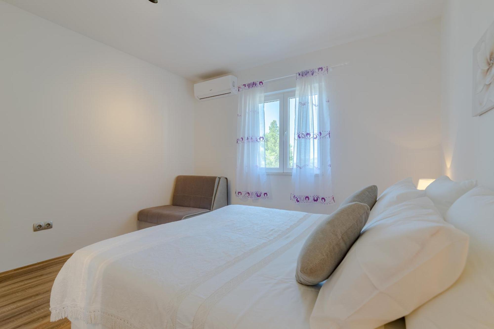 Apartments With A Parking Space Ivan Dolac, Hvar - 15784 Стая снимка