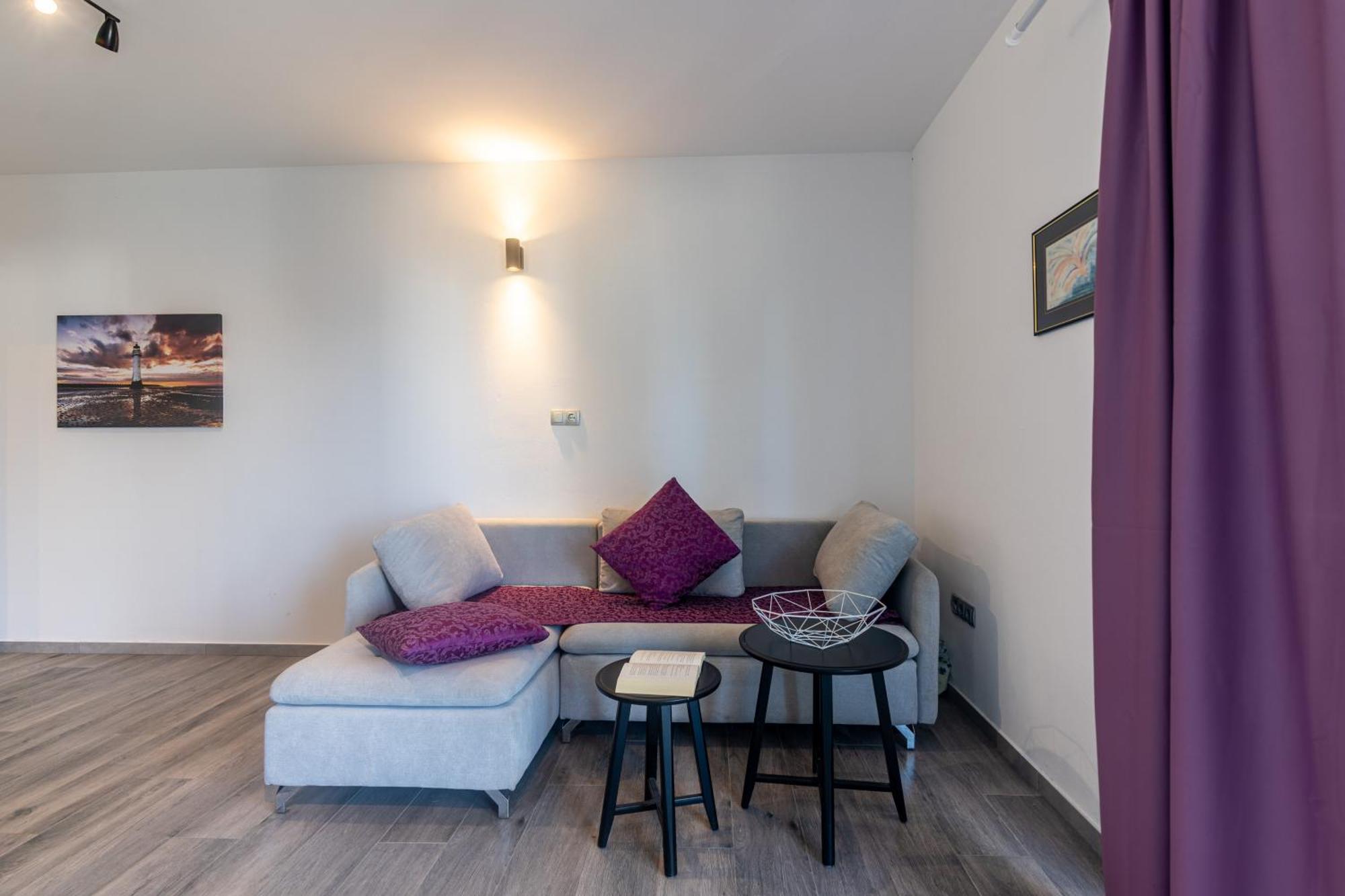 Apartments With A Parking Space Ivan Dolac, Hvar - 15784 Стая снимка