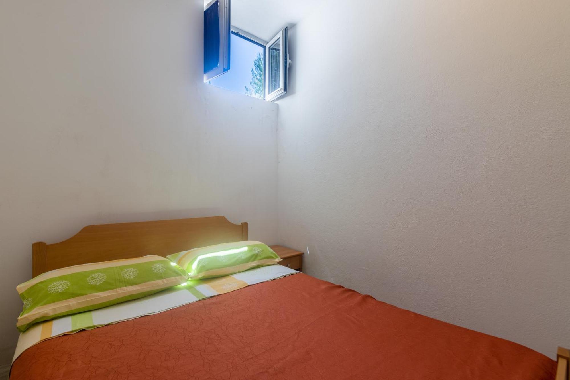 Apartments With A Parking Space Ivan Dolac, Hvar - 15784 Стая снимка