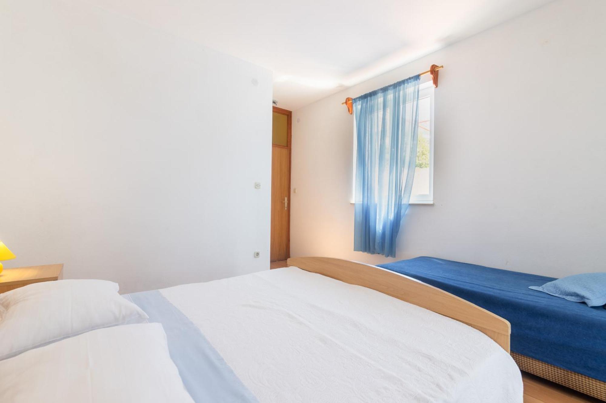 Apartments With A Parking Space Ivan Dolac, Hvar - 15784 Стая снимка