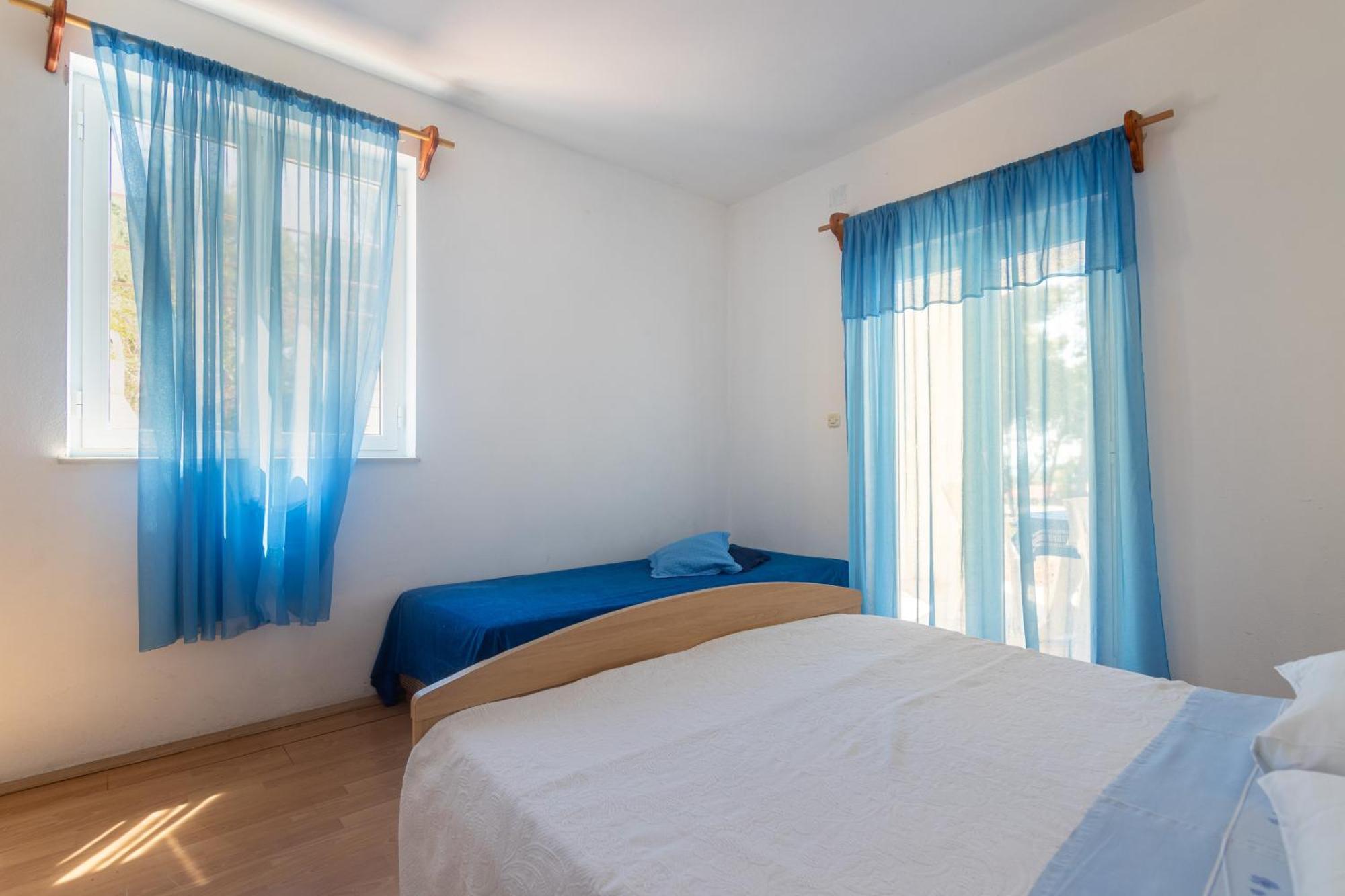 Apartments With A Parking Space Ivan Dolac, Hvar - 15784 Стая снимка