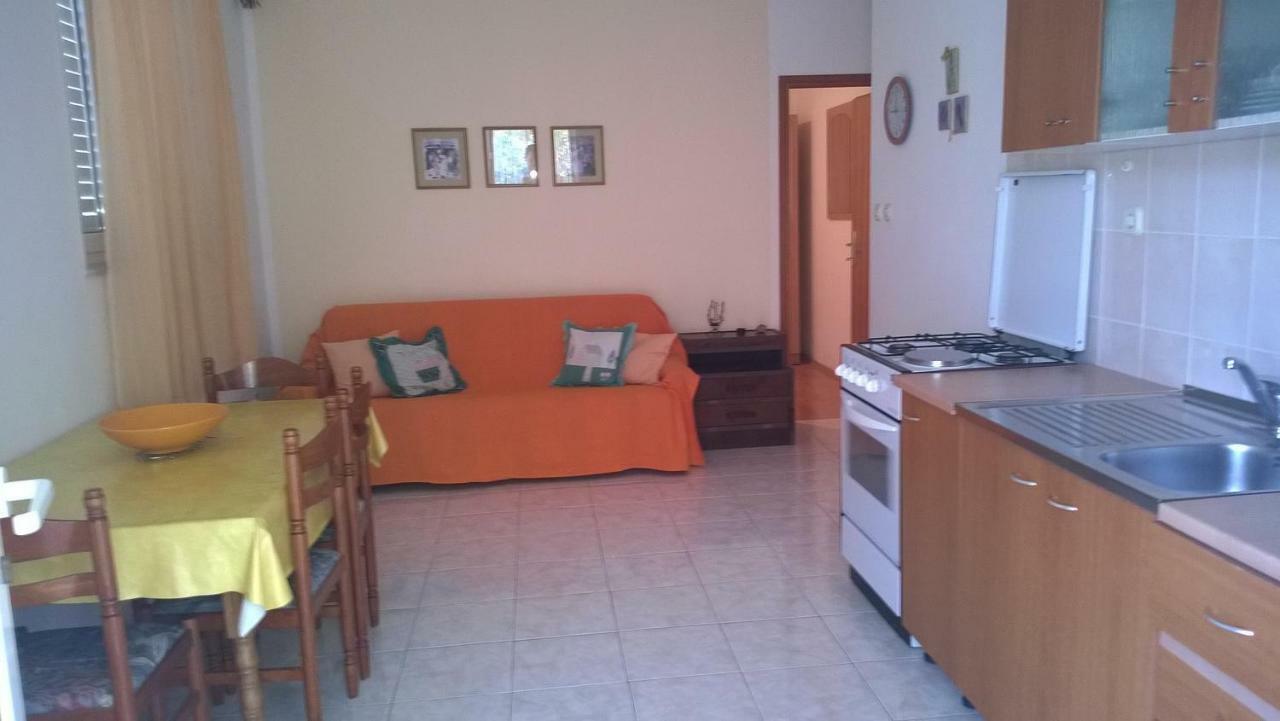 Apartments With A Parking Space Ivan Dolac, Hvar - 15784 Екстериор снимка
